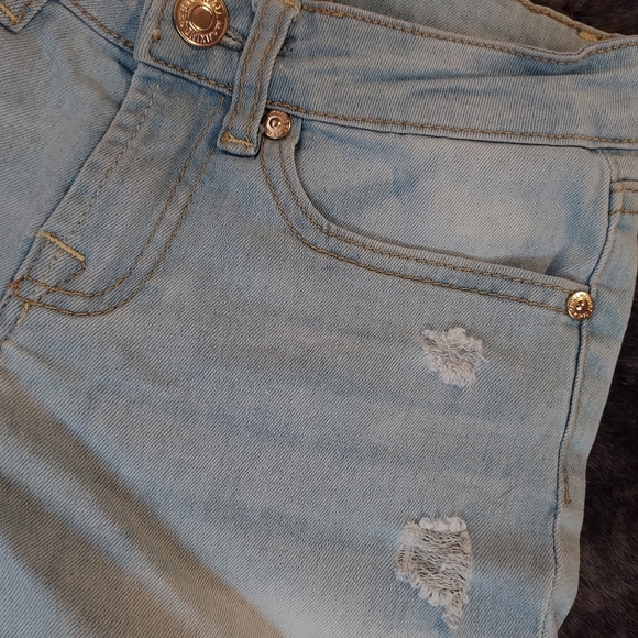 Youth Girls ~ 7 For All Mankind ~ Distressed Jean Shorts 💕 - Picture 5 of 7